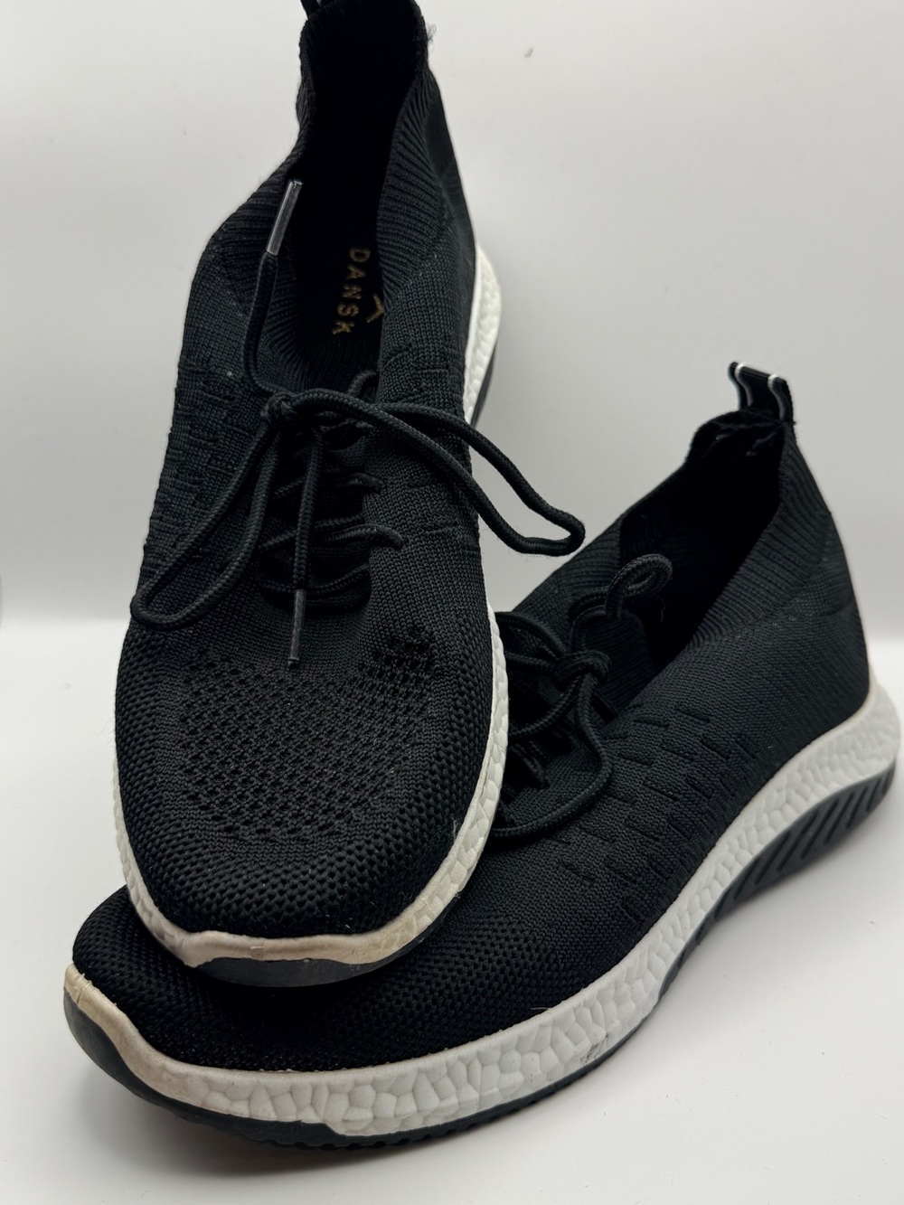 Danskin Black Knit Comfort Sneakers Women’s Lace-Up Walking Shoes. Women’s 8.5